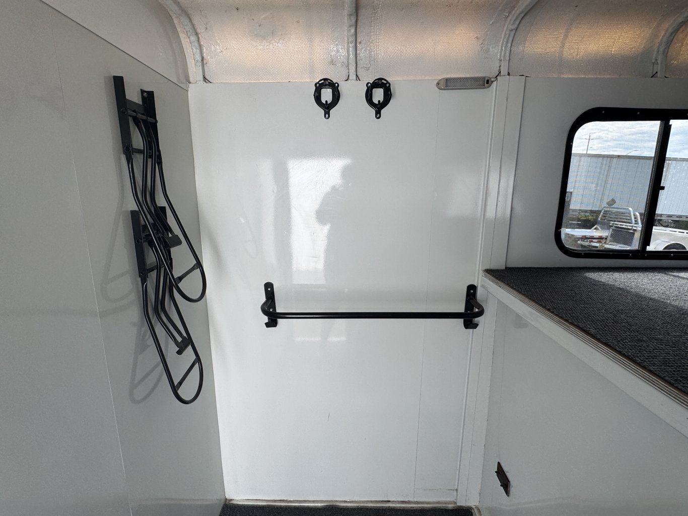 Gooseneck 2 Horse Straight with Dress