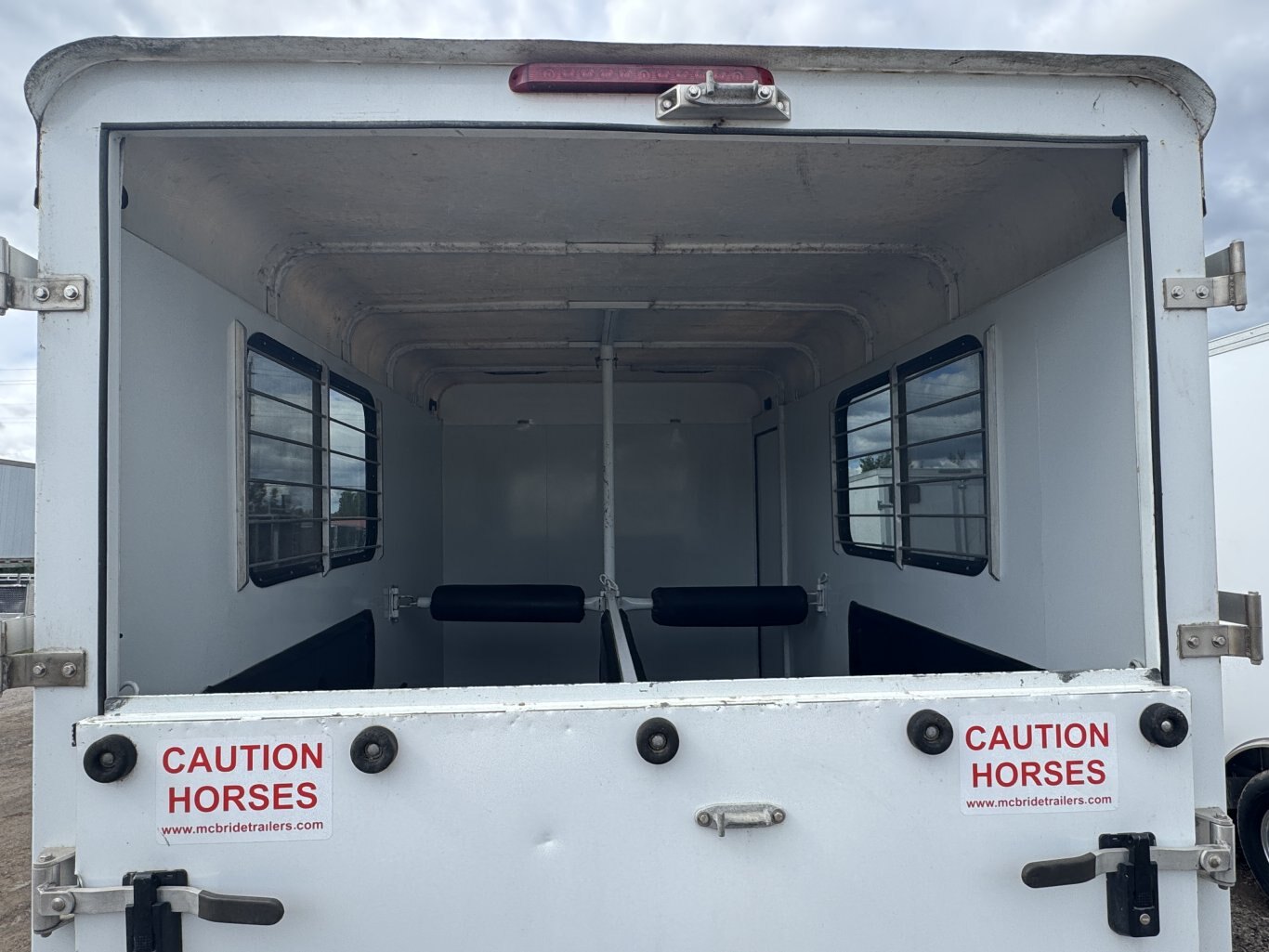 Gooseneck 2 Horse Straight with Dress