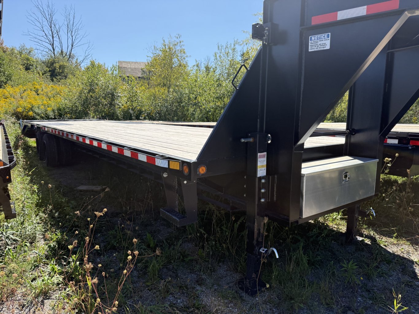 CANADA 35' EQUIPMENT TRAILER