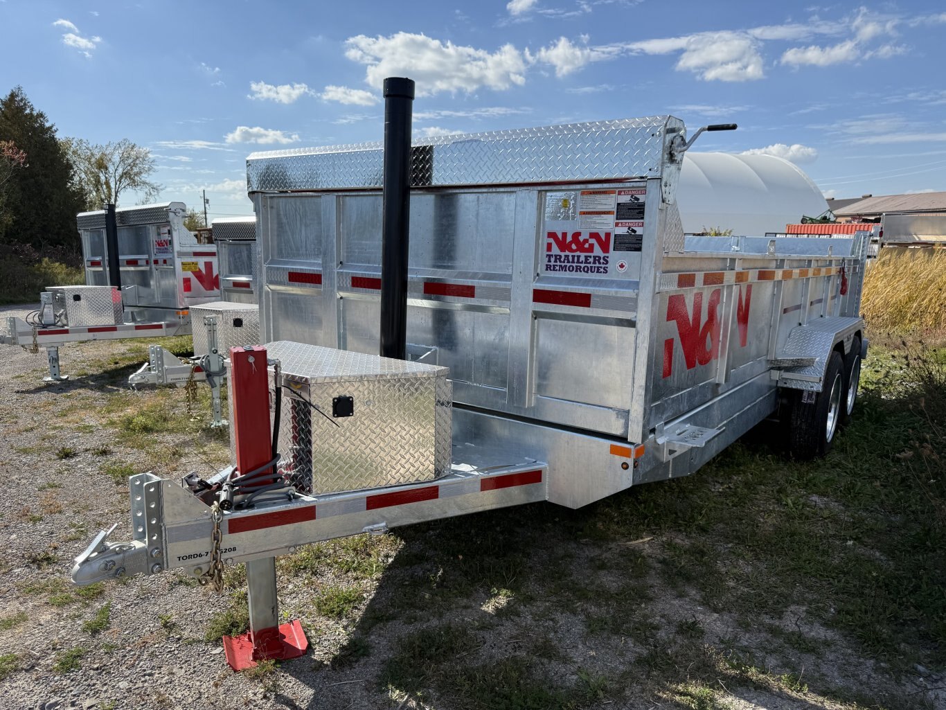 N&N 16' DUMP TRAILER WITH HYDRAULIC JACK