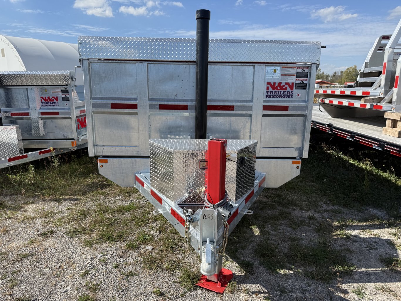 N&N 16' DUMP TRAILER WITH HYDRAULIC JACK
