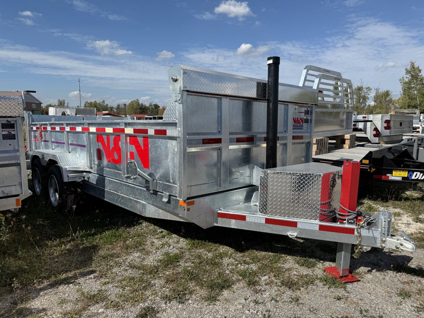N&N 16' DUMP TRAILER WITH HYDRAULIC JACK