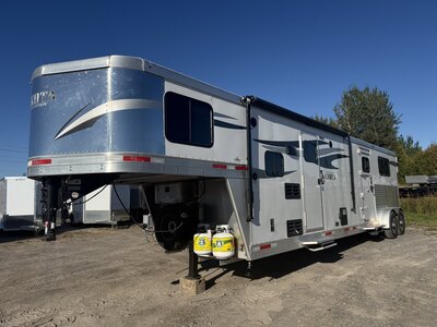 LAKOTA 35.5' 2HORSE STRAIGHT LOAD WITH LIVING QUARTERS