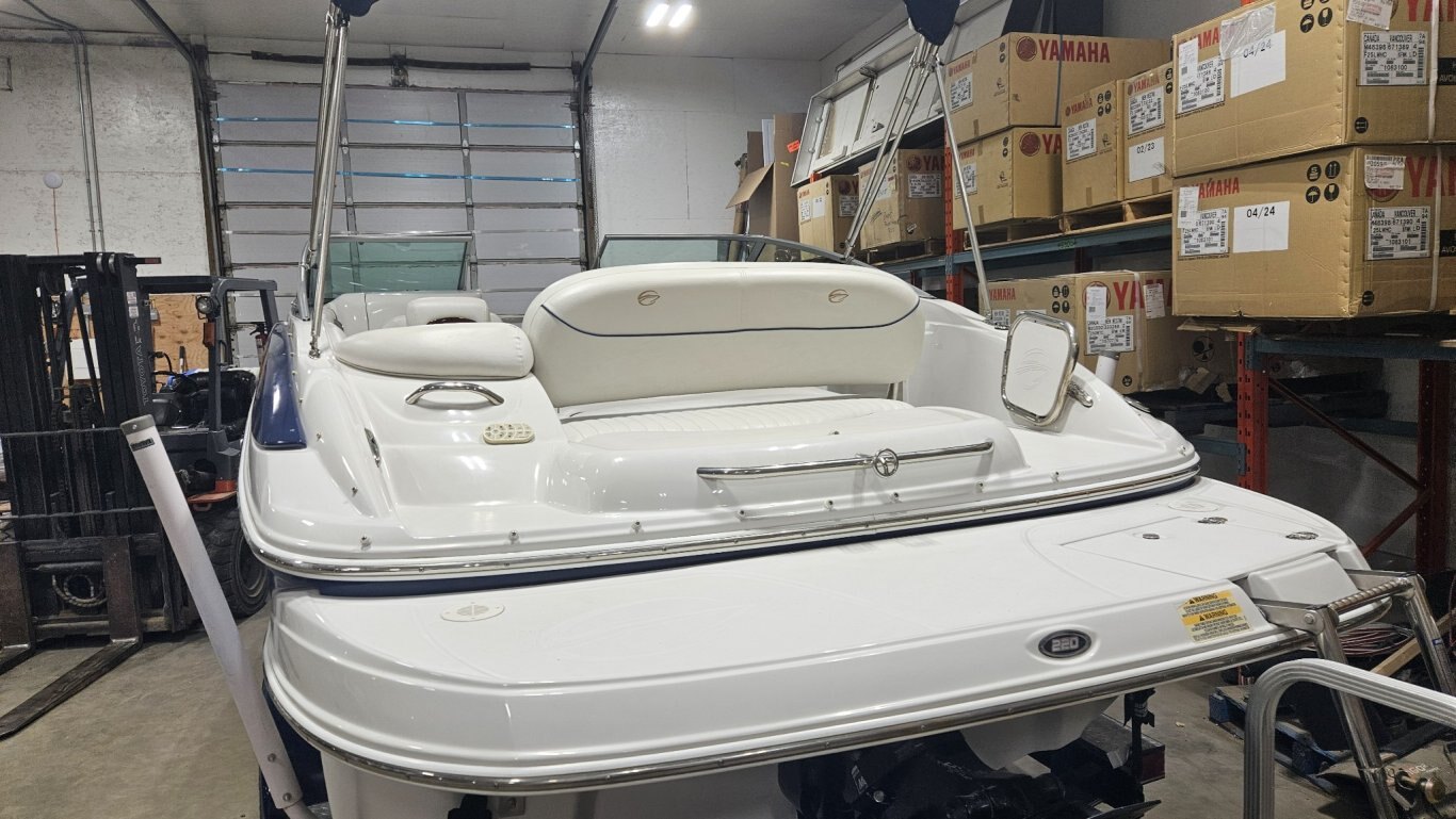 2005 CROWNLINE 220 EX