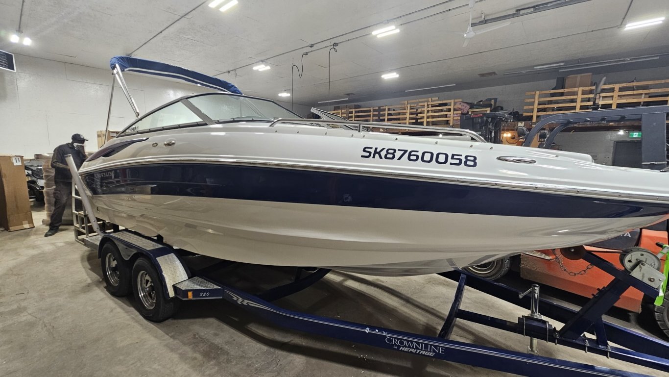 2005 CROWNLINE 220 EX