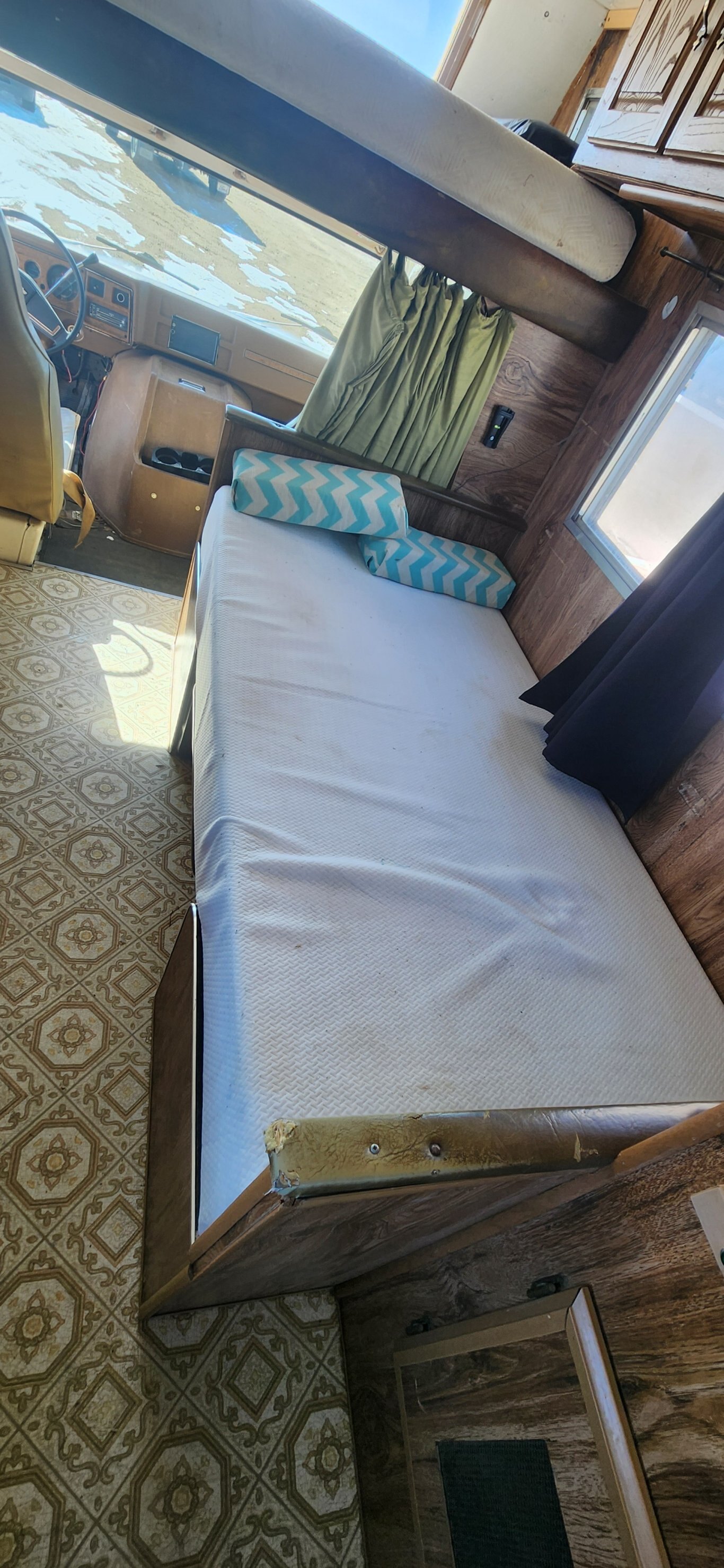 1977 CHEVY DIPLOMAT MOTOR HOME