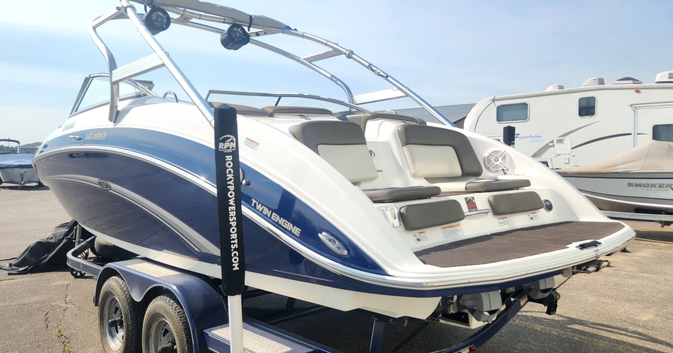 2011 YAMAHA 242 S LIMITED