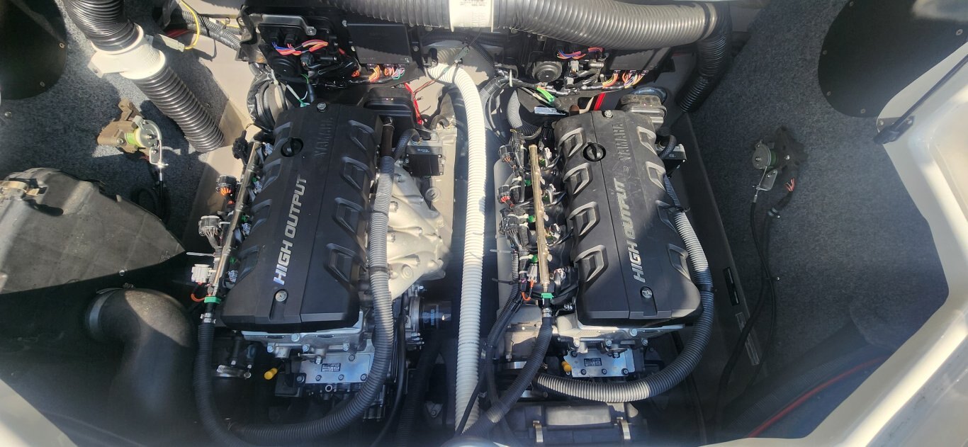 2011 YAMAHA 242 S LIMITED