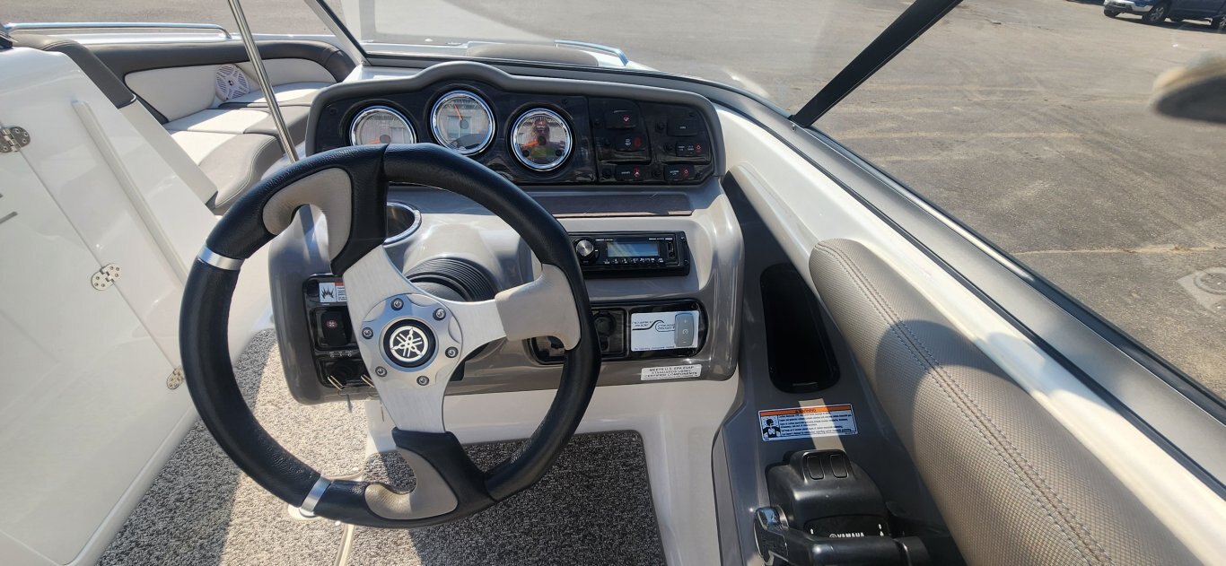 2011 YAMAHA 242 S LIMITED