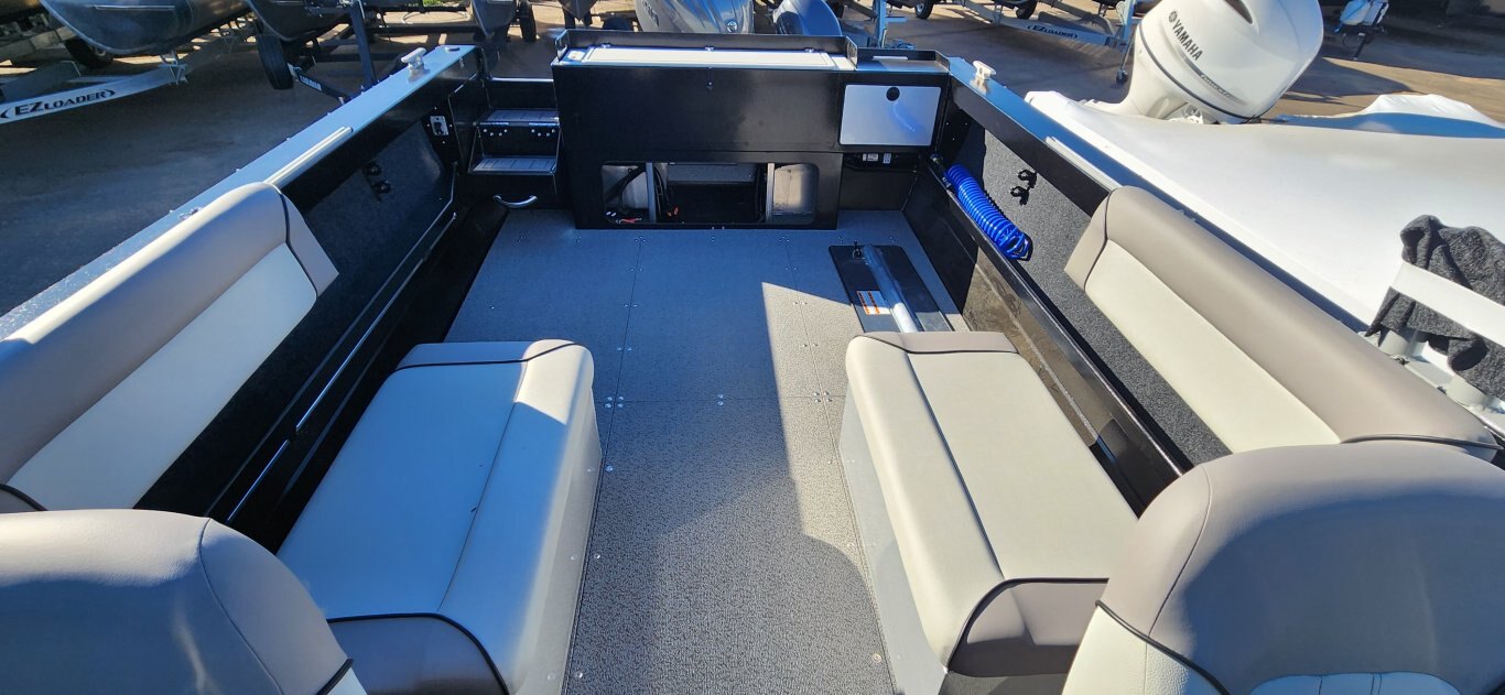 2026 KINGFISHER 2025 ESCAPE