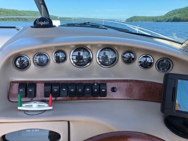 1998 Sea Ray 230 MERCRUISER 260 EFI