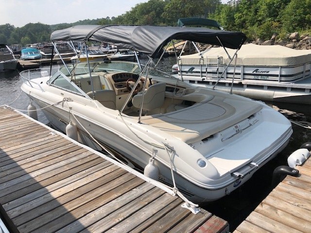 1998 Sea Ray 230 MERCRUISER 260 EFI