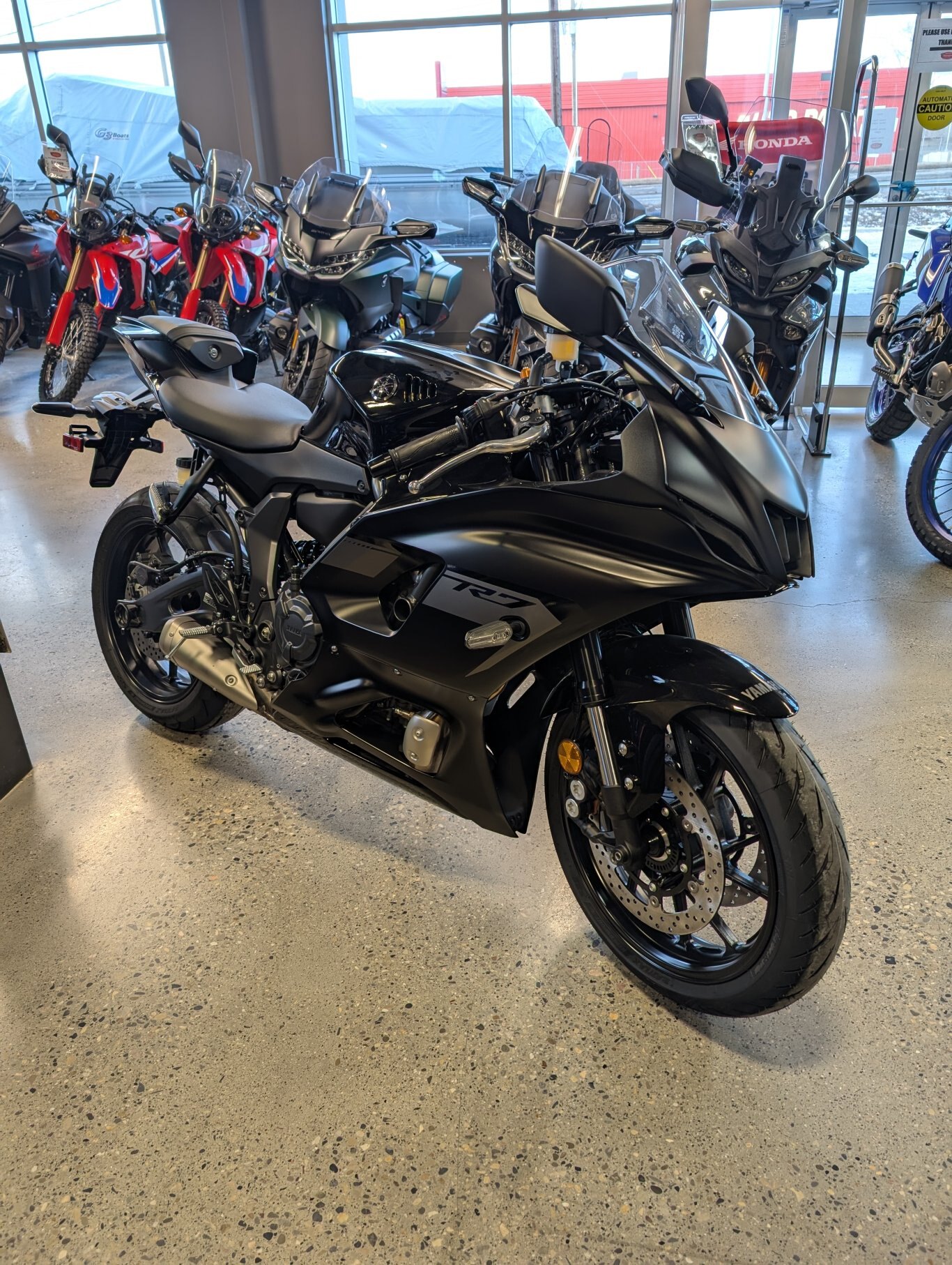 2025 Yamaha YZF R7 Matte Raven Black