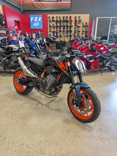 2023 KTM 890 DUKE R
