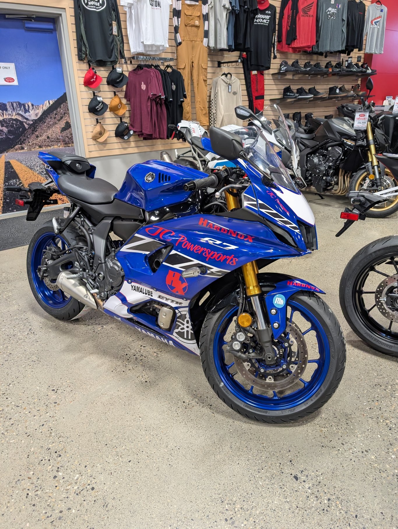 2025 Yamaha YZF R7 Team Yamaha Blue DEMO CLEARANCE