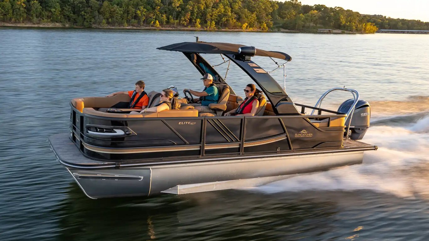 2026 SunCatcher Diamond Elite 322SS Blackout