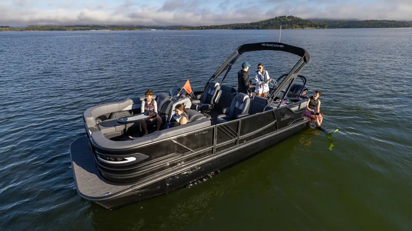 2026 SunCatcher Elite 324SS Blackout