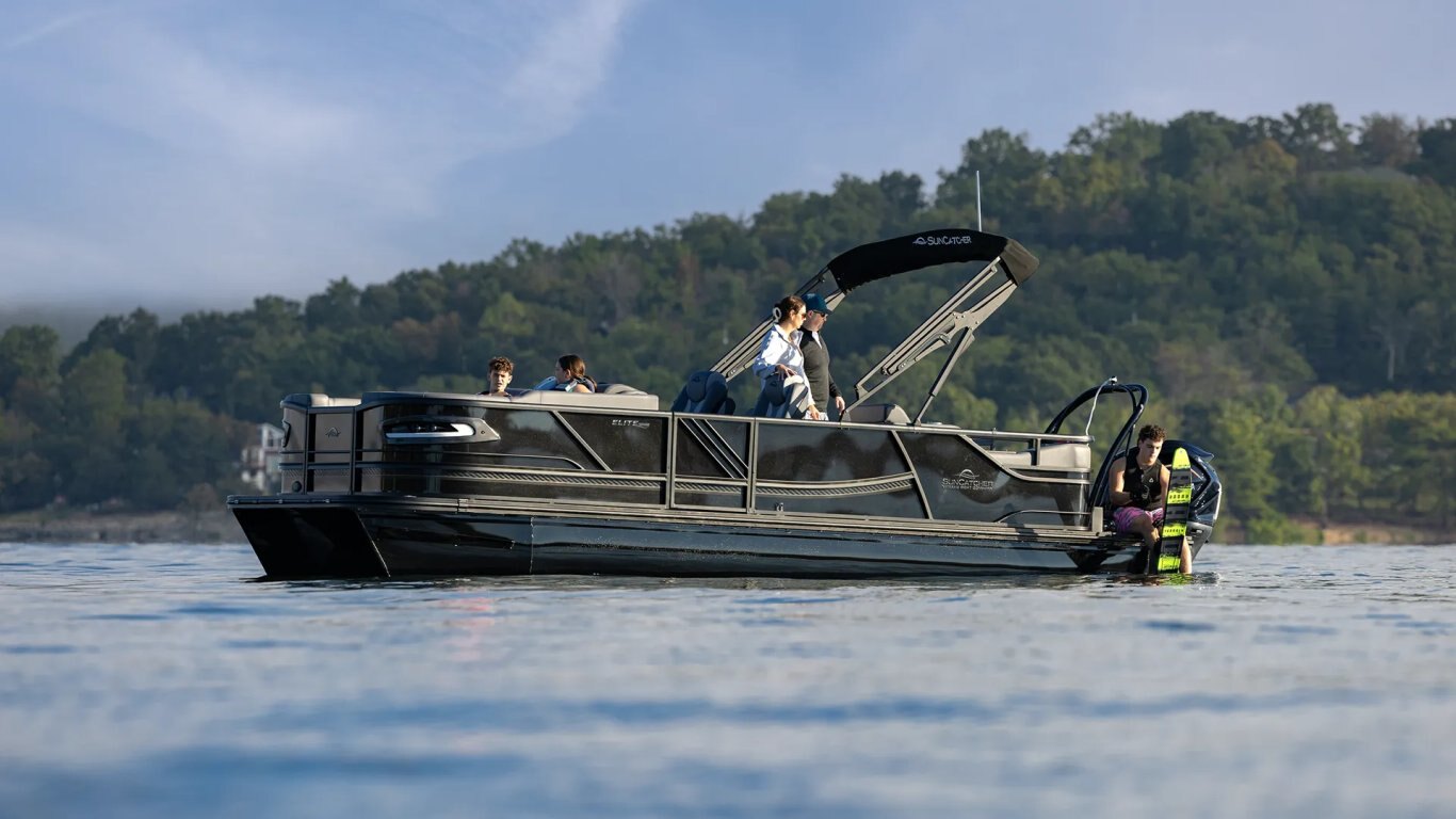 2026 SunCatcher Elite 324SS Blackout