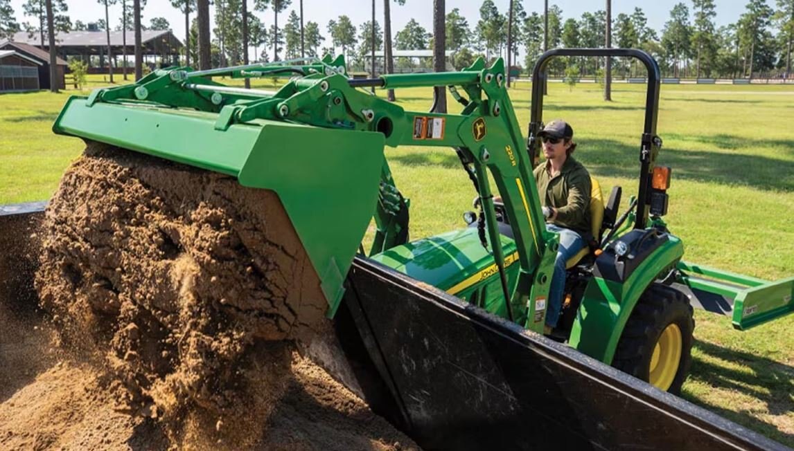 John Deere 2032r With 220r loader