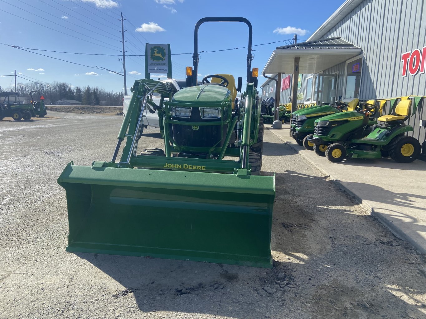 John Deere 2032r With 220r loader