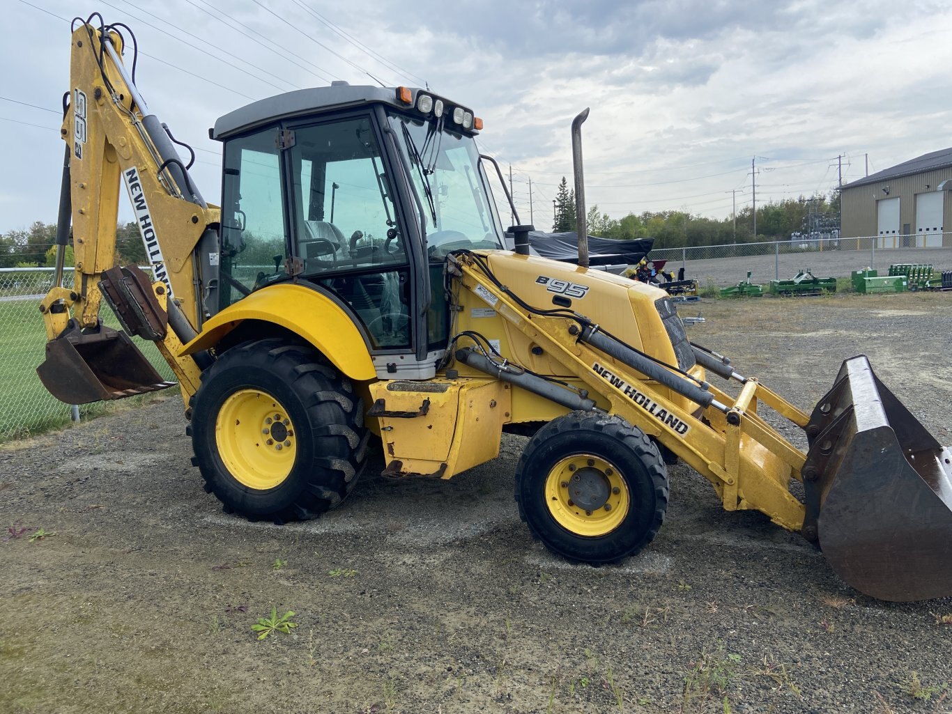 2007 NEW HOLLAND B95 (3400hrs)