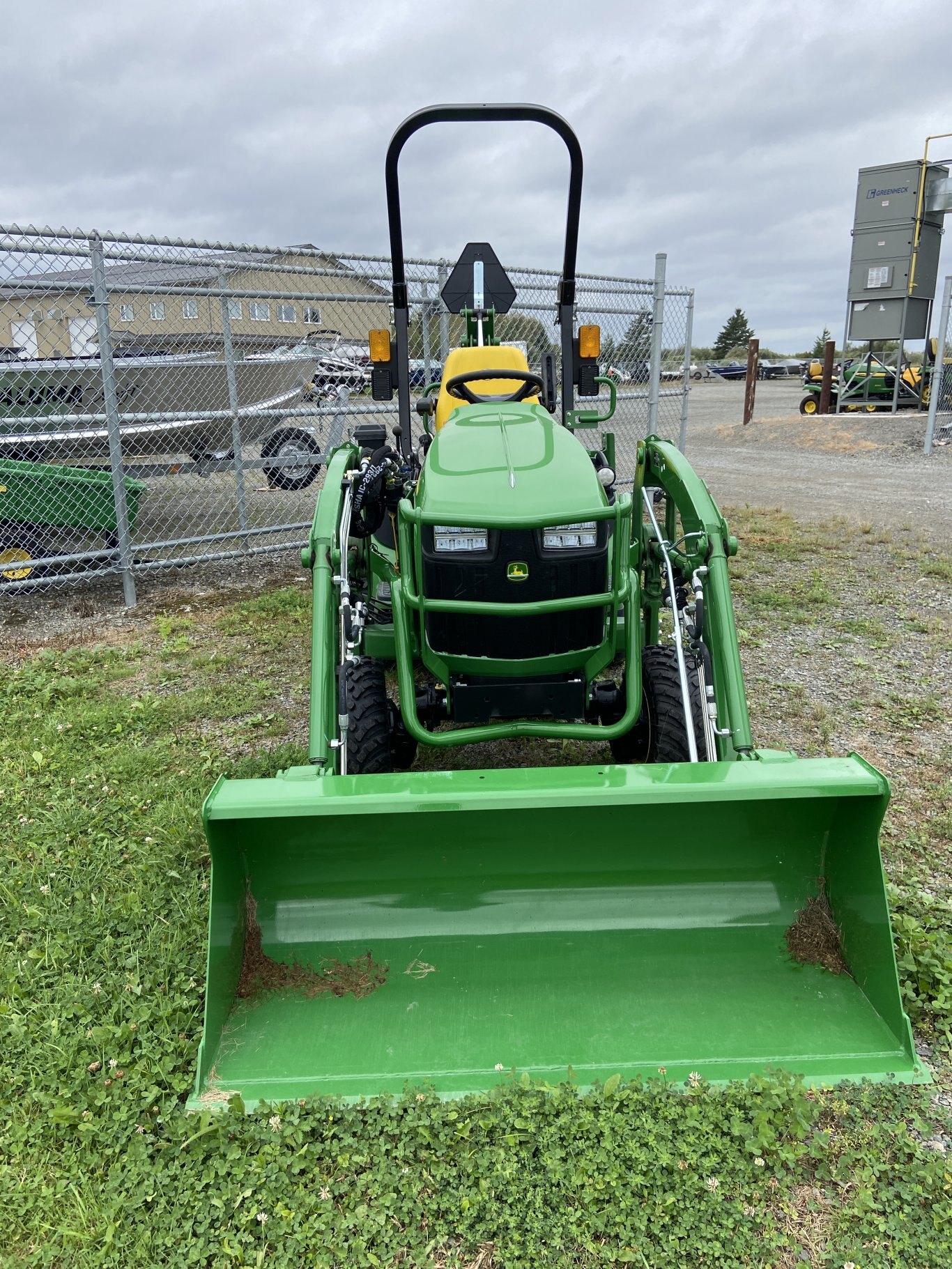 2024 John deere 1025r with backhoe