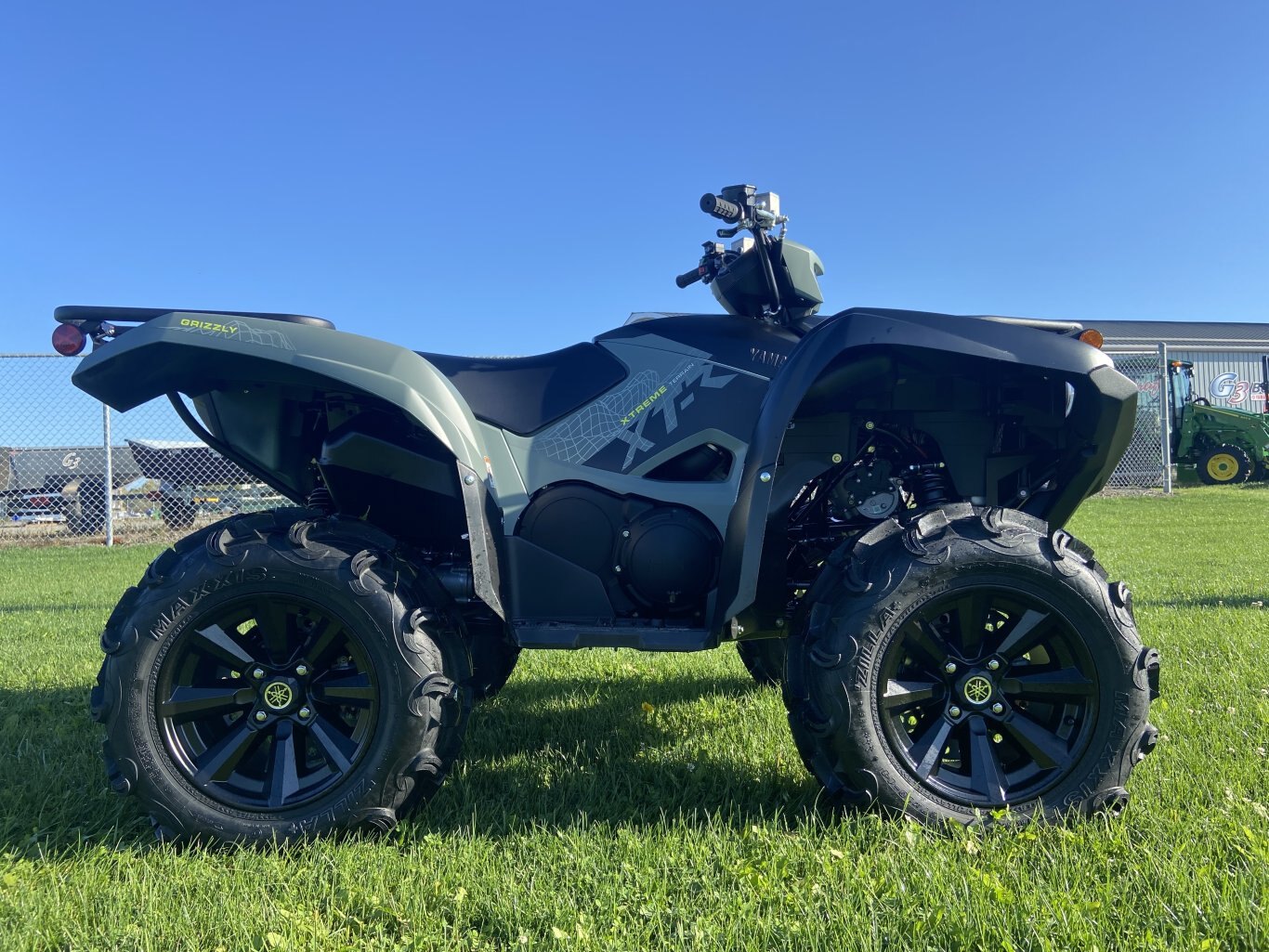 2026 Yamaha Grizzly EPS XT R Moss Grey/Tactical Black ( 2INCH LIFT KIT)