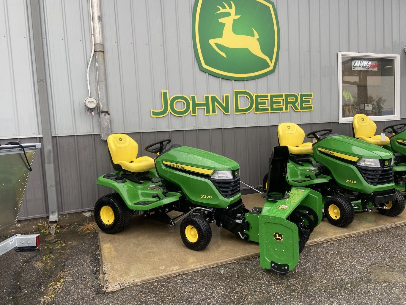 John deere x370 w/42 mower deck & 44 john deere snowblower