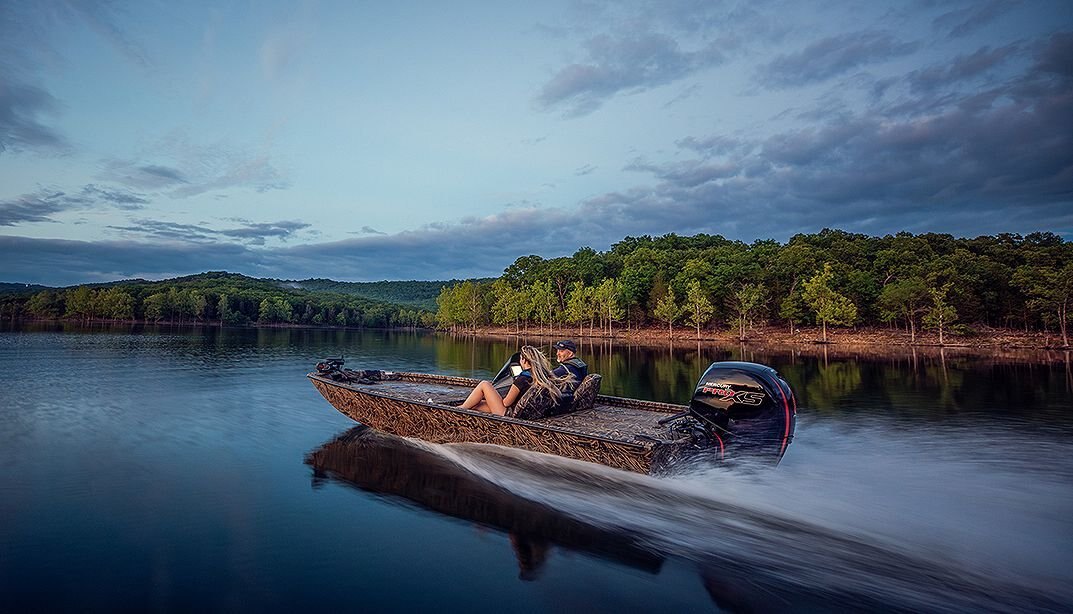 Lowe Boats STINGER 195C Metallic Black