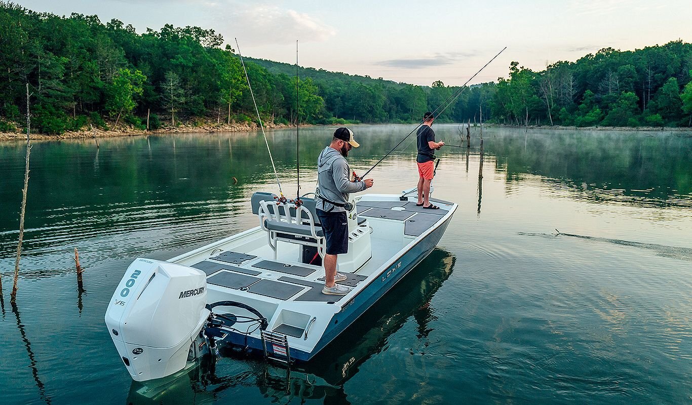 Lowe Boats BAY 22 Bright White Interior Poly Metallic Black Hull