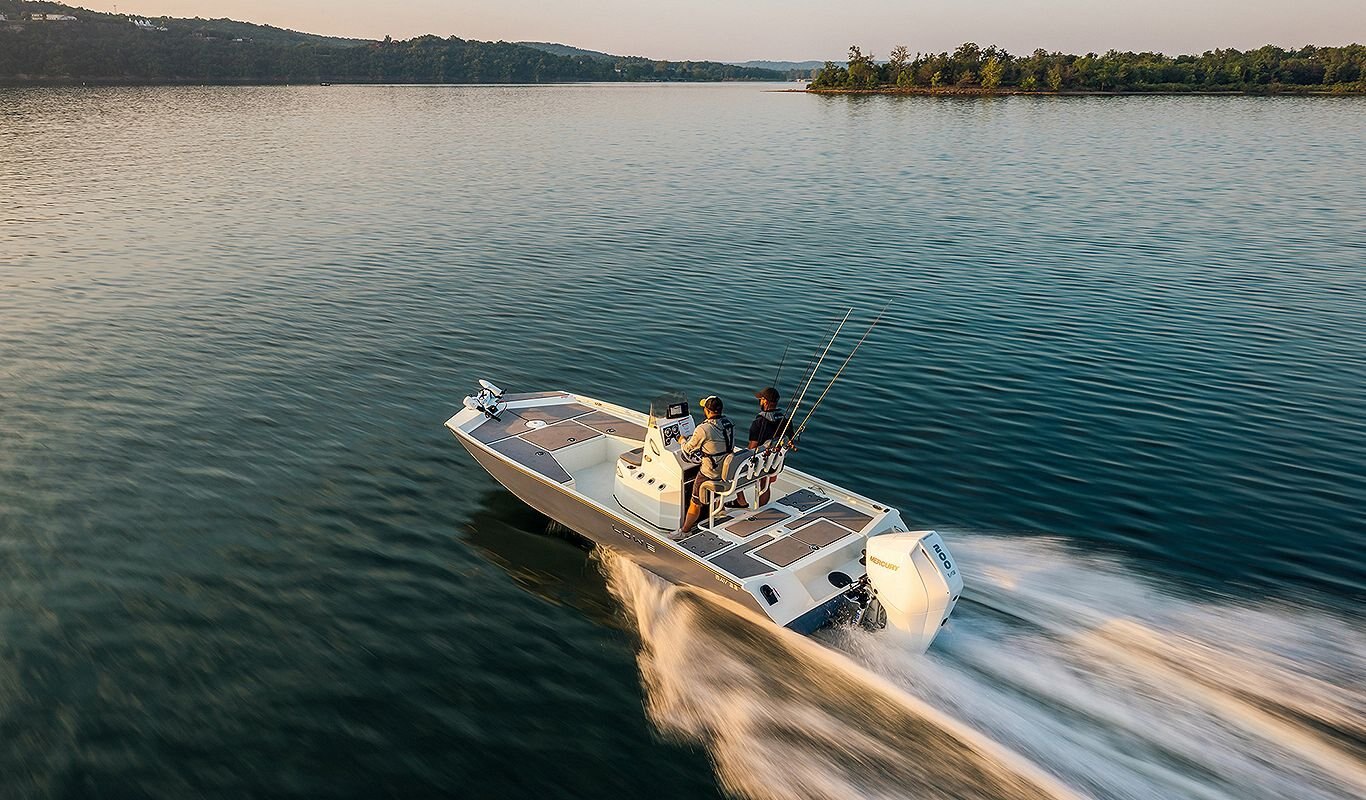 Lowe Boats BAY 22 Bright White Interior Poly Metallic Black Hull