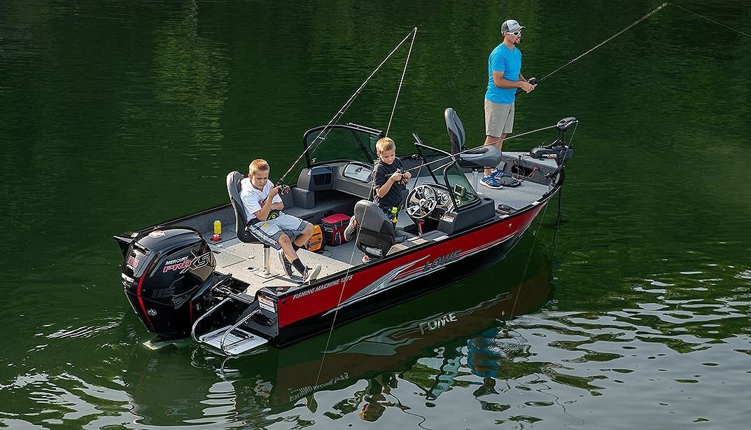 Lowe Boats FISHING MACHINE 1775 WT Metallic Black