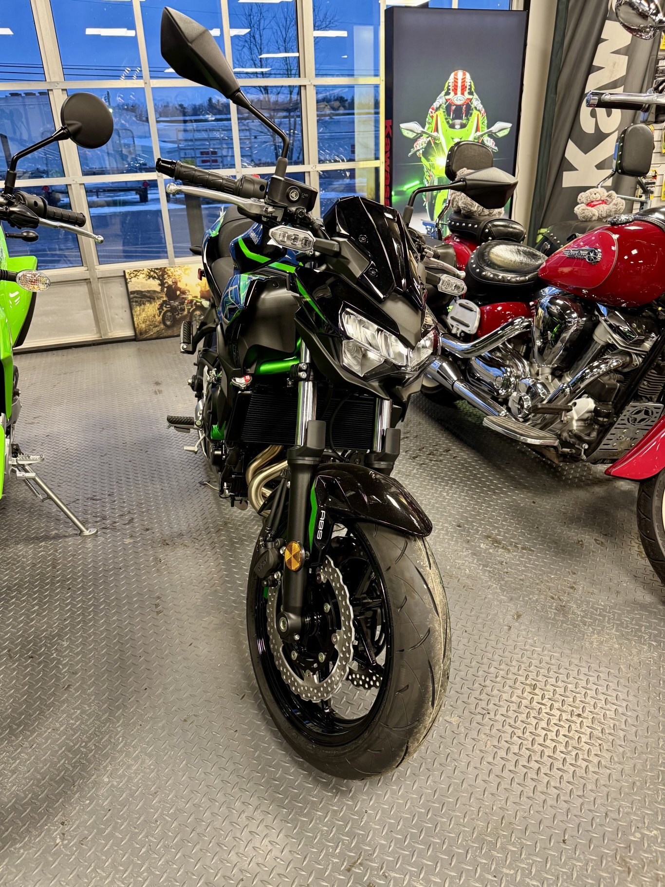 2025 Kawasaki Z650 Metallic Spark Black / Green