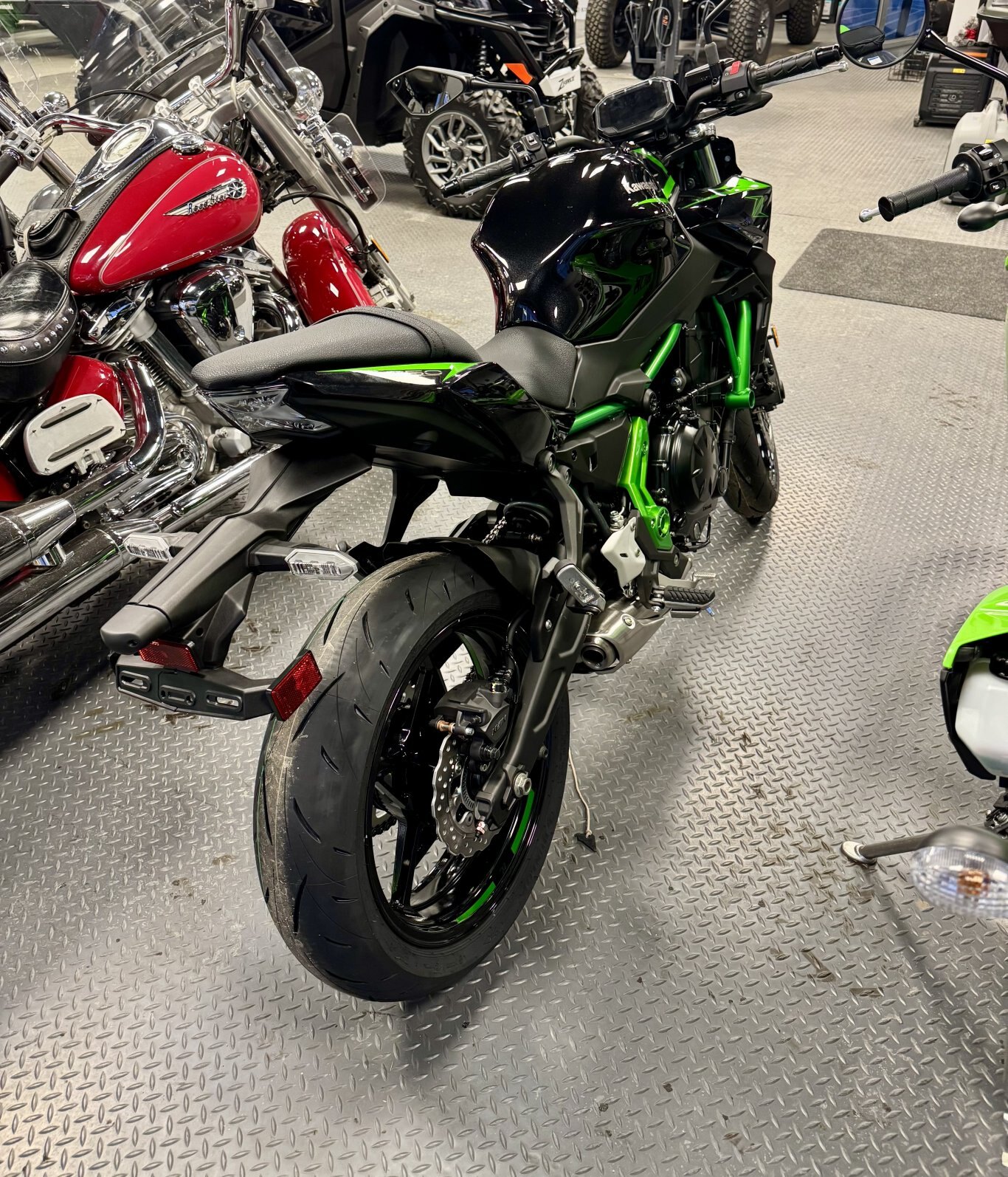 2025 Kawasaki Z650 Metallic Spark Black / Green