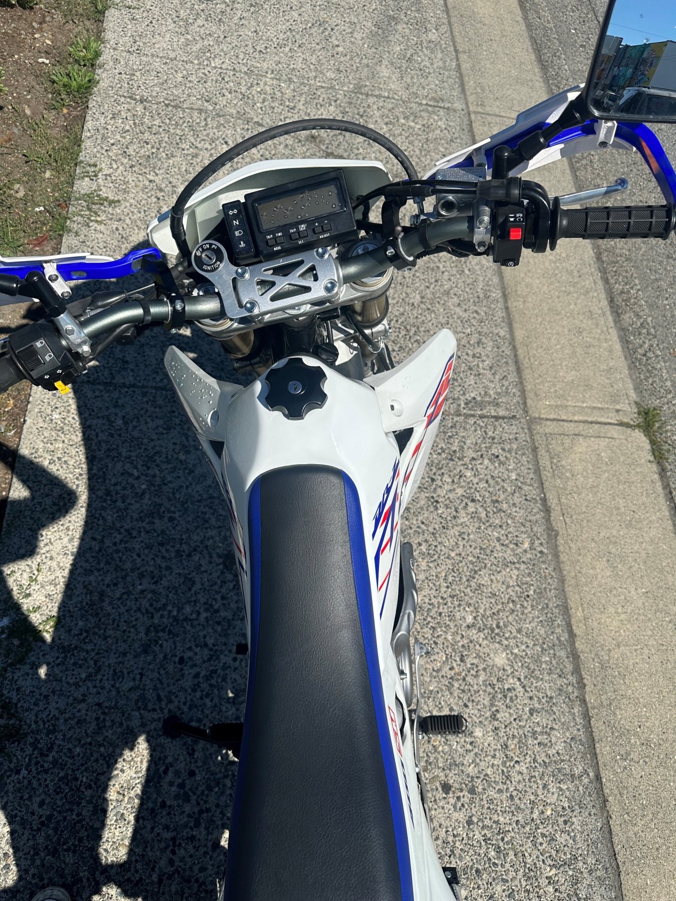 2023 DRZ400SM WHITE