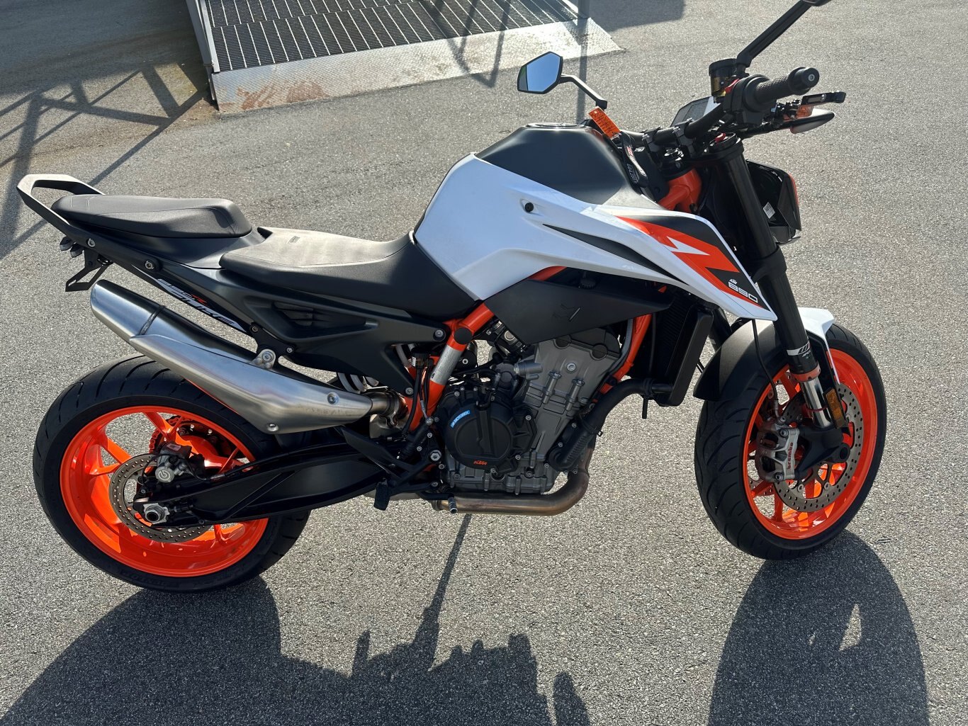 2021 KTM Duke 890 R