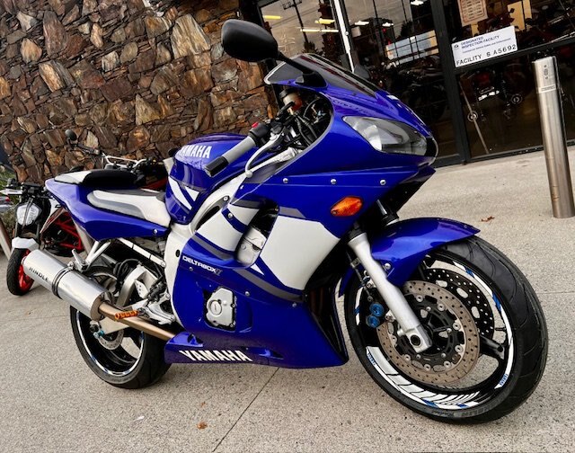 2001 Yamaha YZF R6 Blue
