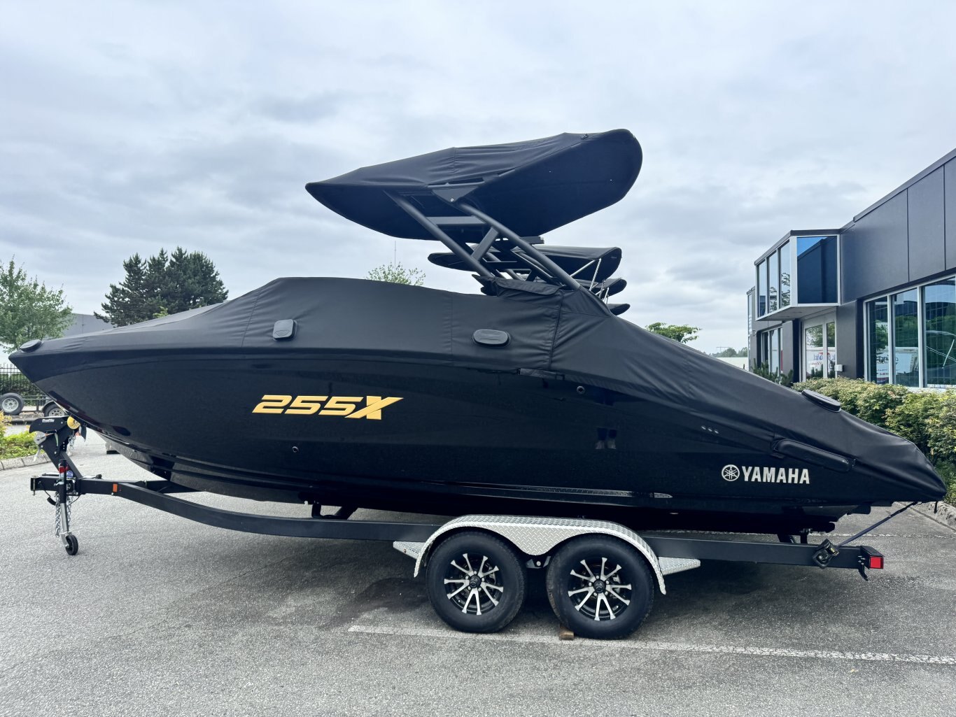 2025 Yamaha 255XD Black