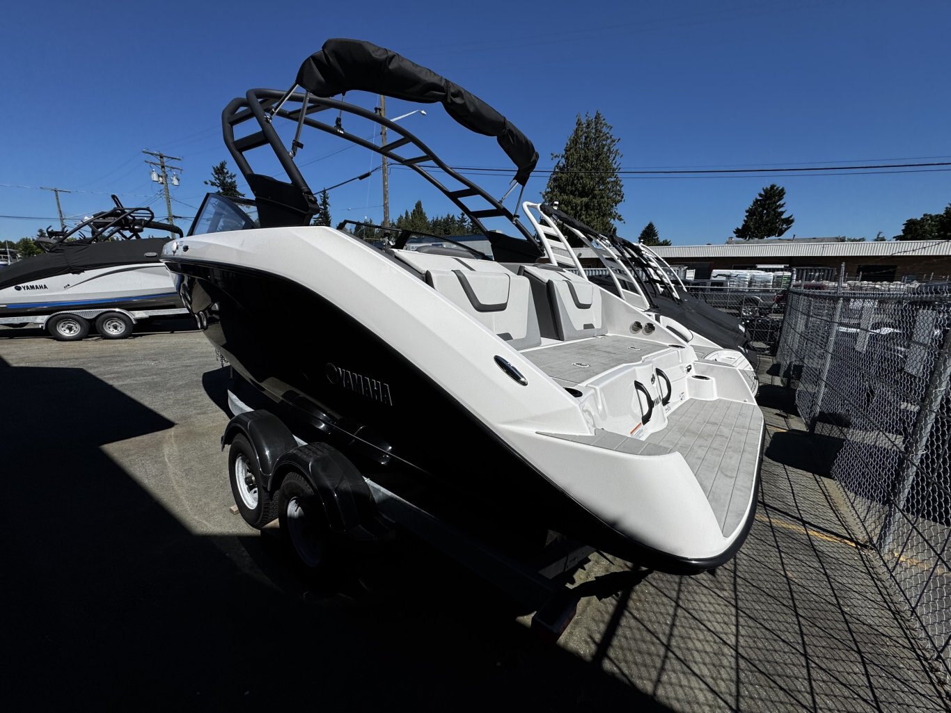 2025 Yamaha AR220 Black