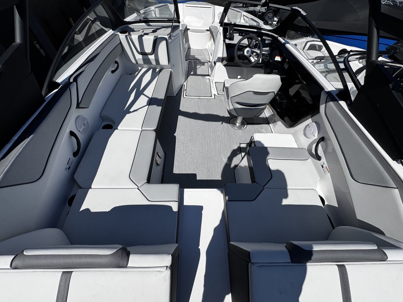 2025 Yamaha AR220 Black