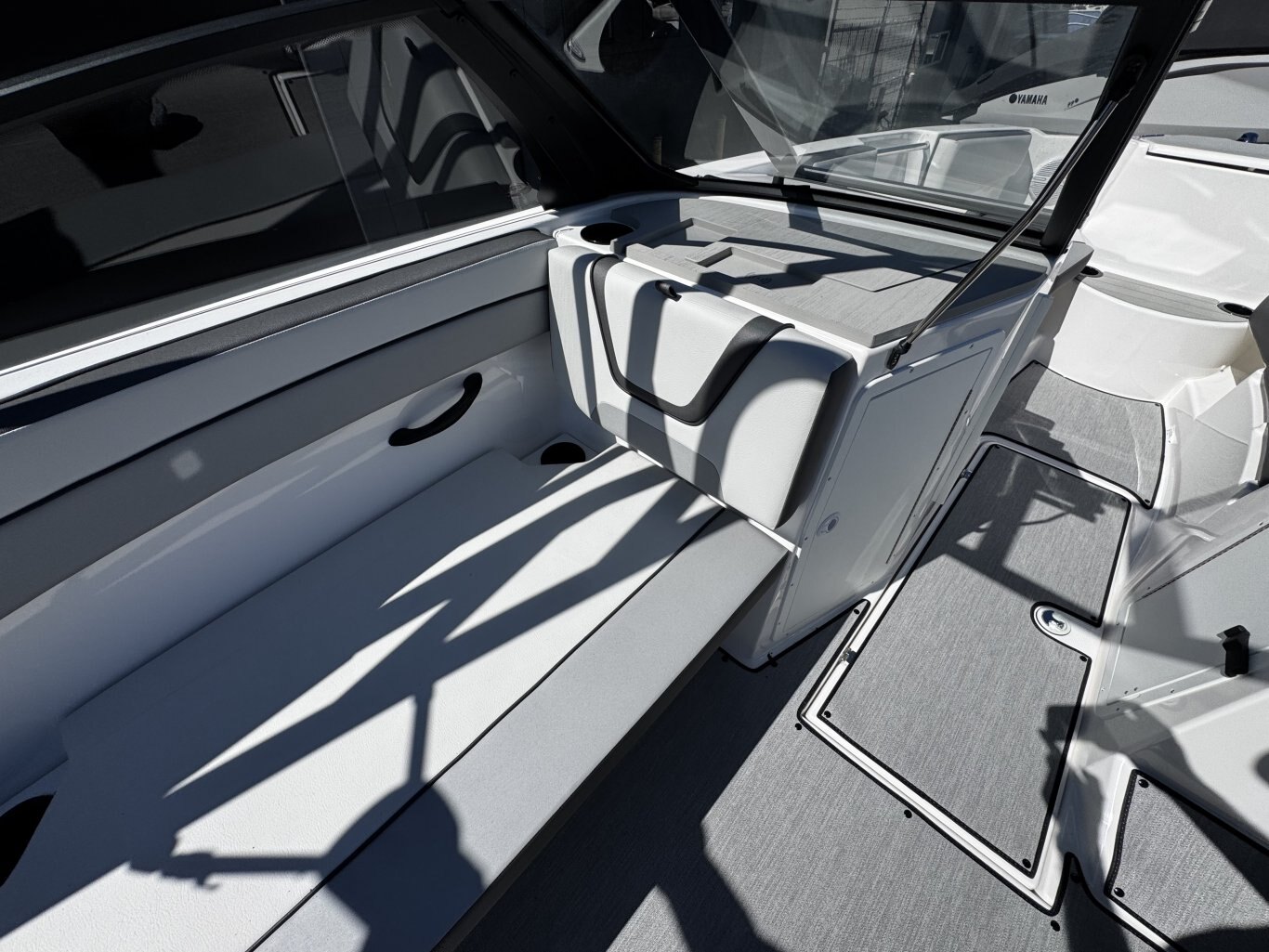 2025 Yamaha AR220 Black