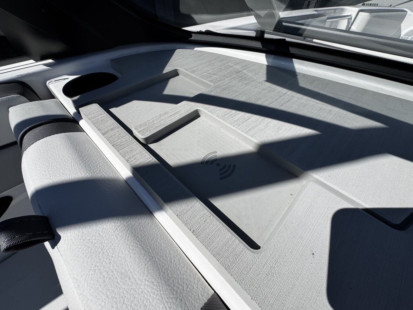 2025 Yamaha AR220 Black