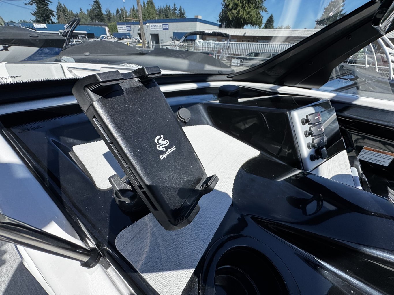 2025 Yamaha AR220 Black