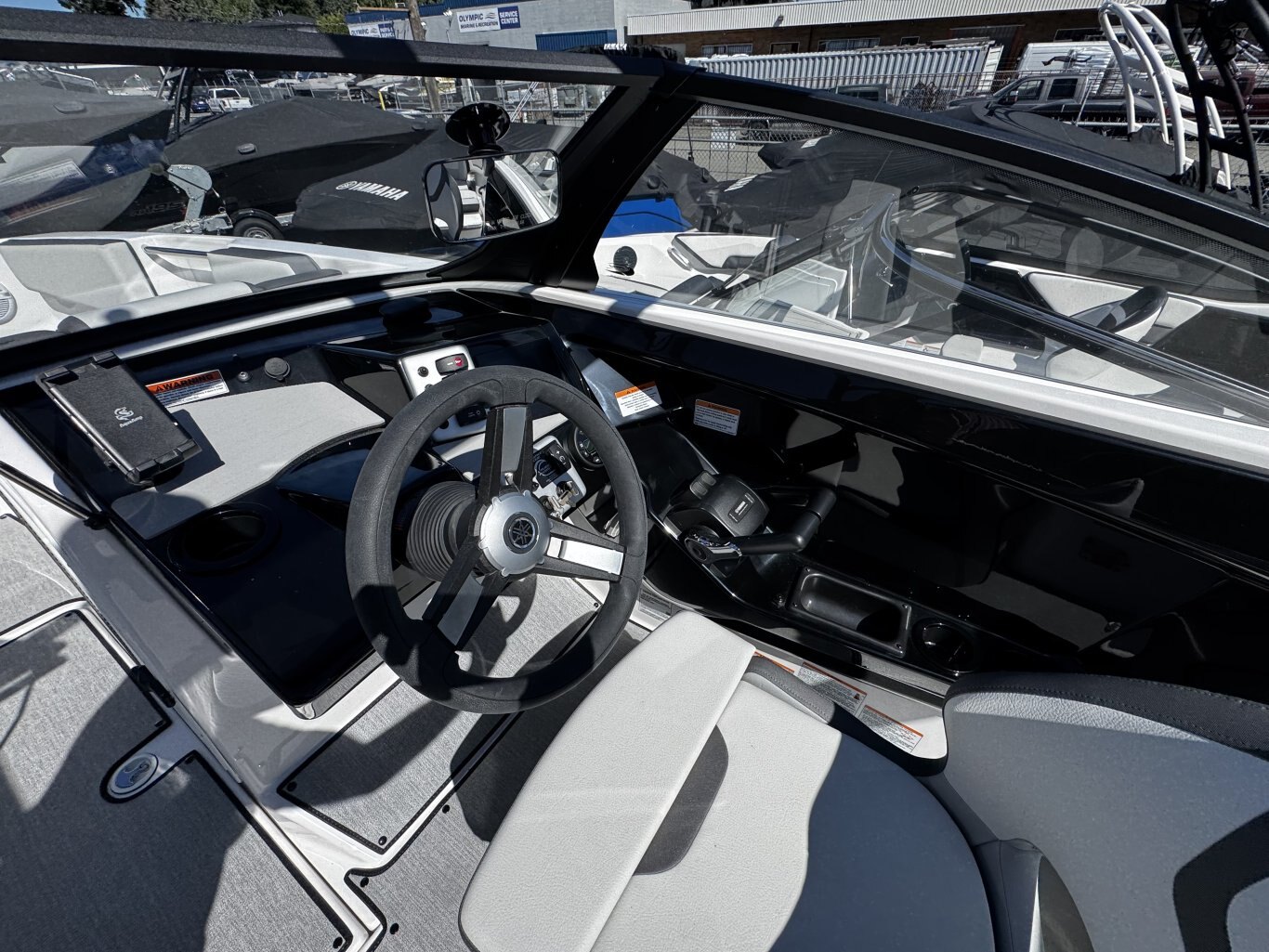 2025 Yamaha AR220 Black