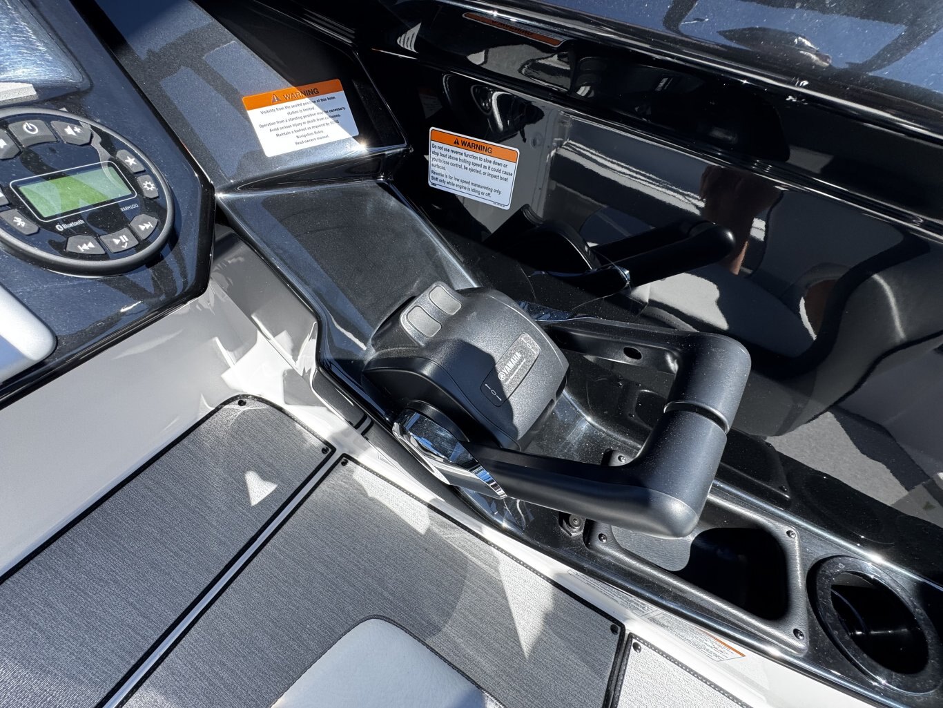 2025 Yamaha AR220 Black