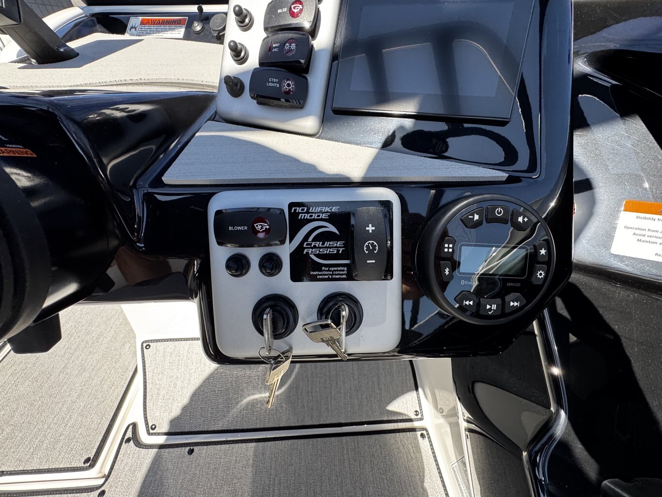 2025 Yamaha AR220 Black