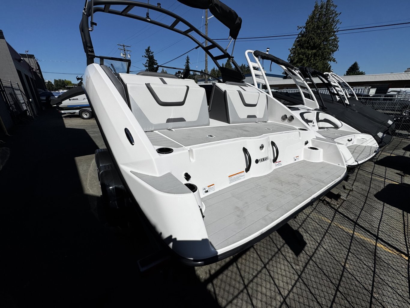 2025 Yamaha AR220 Black