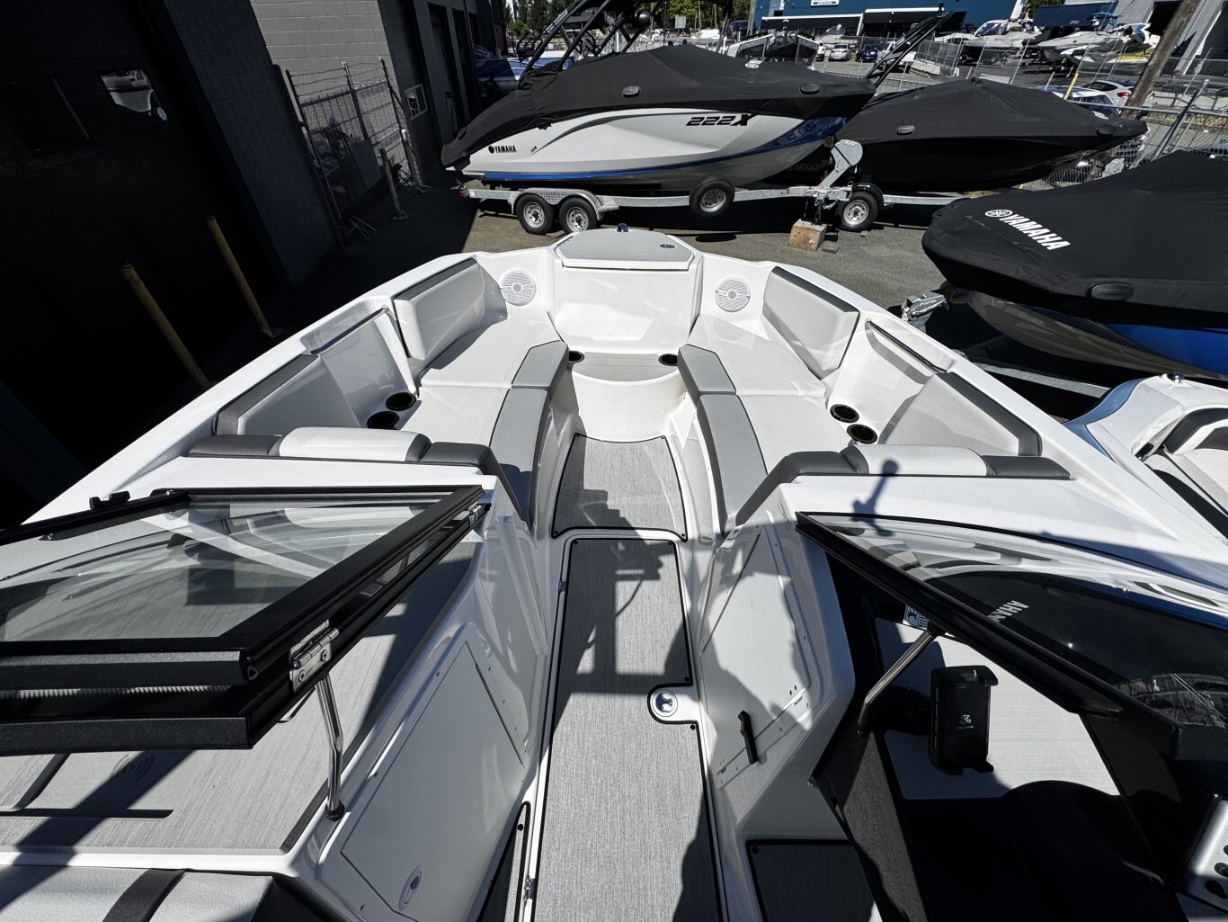 2025 Yamaha AR220 Black