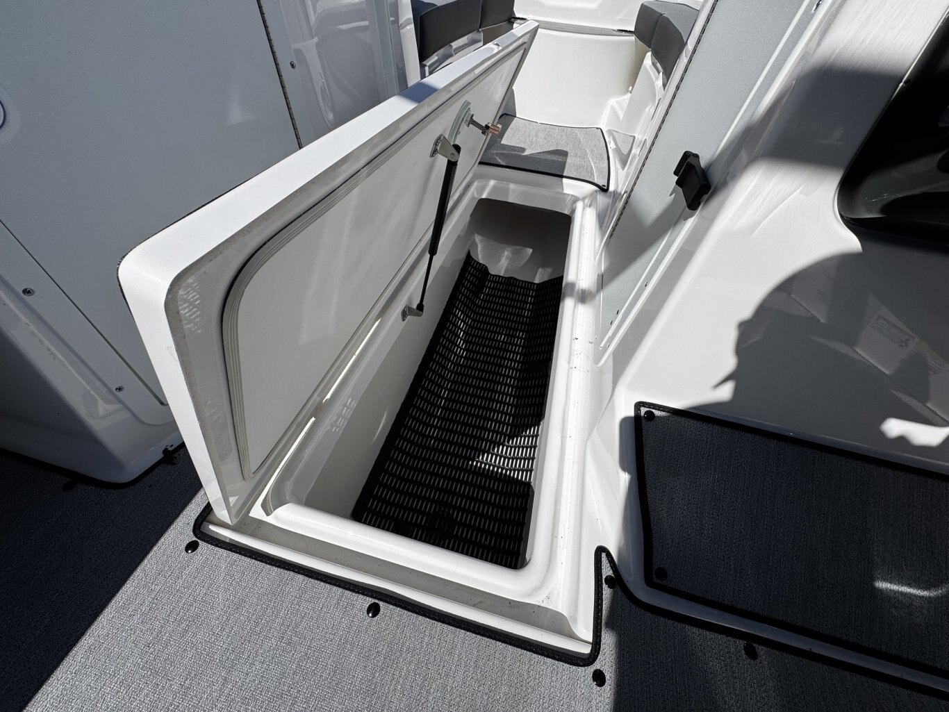 2025 Yamaha AR220 Black