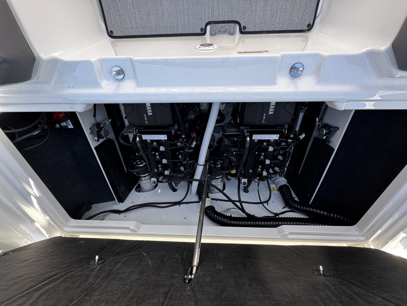 2025 Yamaha AR220 Black